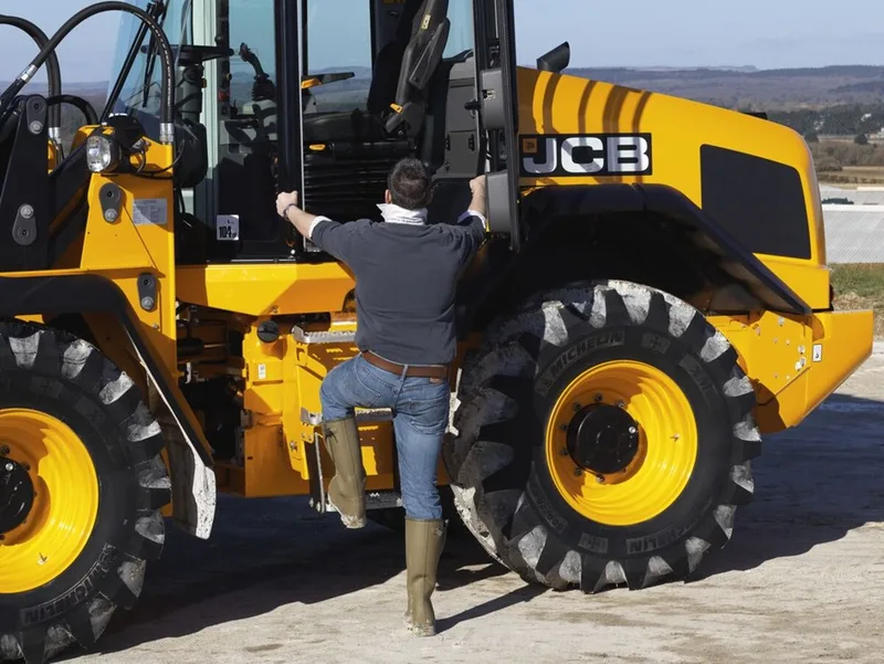 JCB 411 AGRI Lastik Tekerlekli Yükleyici