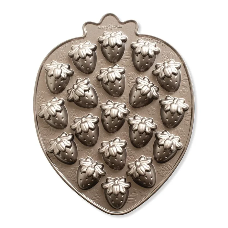 NordicWare Mini Çilekler Kek Kalıbı