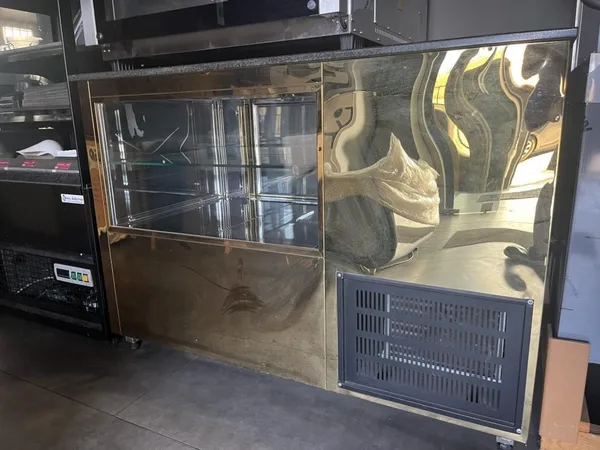 Pasta Teşhir Dolabı Altın Renkli Paslanmaz 1430 x 810 x 1000 mm