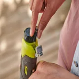 RYOBI RI4-120G Akülü Lastik Şişirme Kompresörü 4V Li-Ion - USB-C ile Şarj Edilebilir - Görsel 4