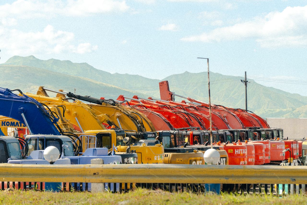 Sıralanmış farklı marka iş makineleri