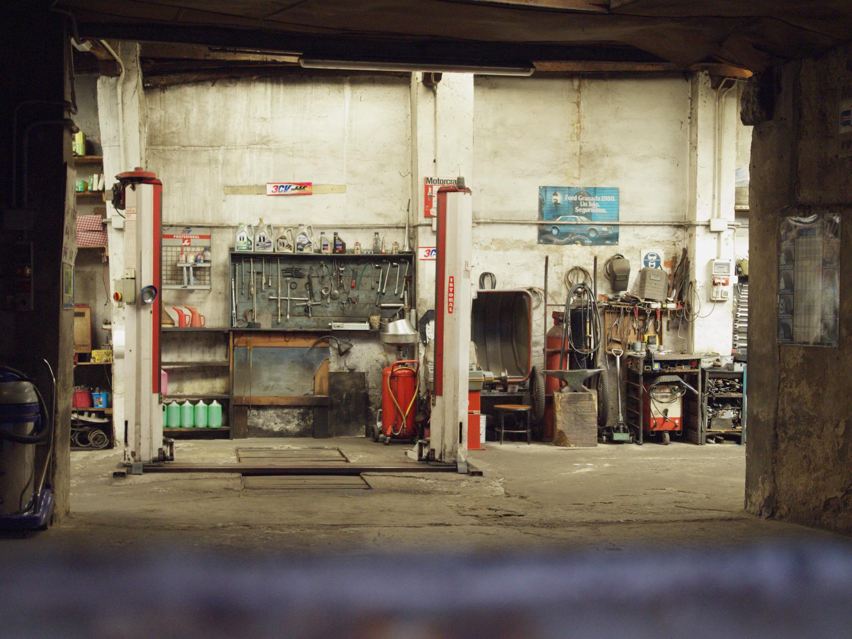 industrial mechanic workshop