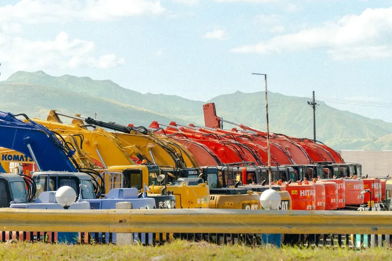 Sıralanmış farklı marka iş makineleri