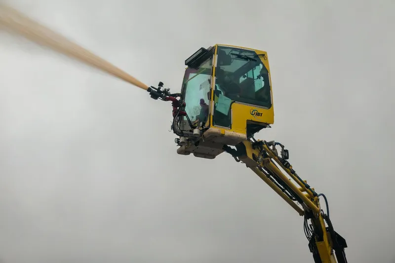 Rotating telehandler