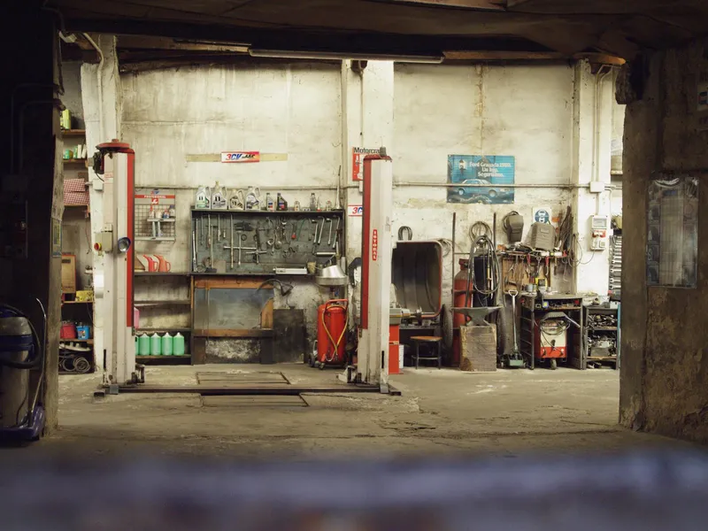 industrial mechanic workshop