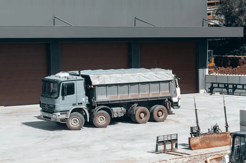 heavy duty truck loading