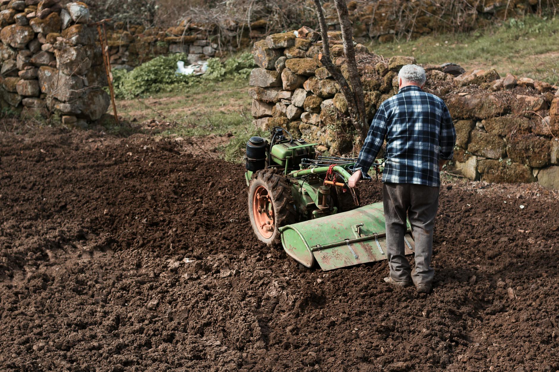 Çapa ve Motokültür Makineleri: Antrac, Honda GX ve Yerli Üreticilerle Küçük Bahçeden Sera-Bağ Uygulamalarına Doğru Çapa Seçimi