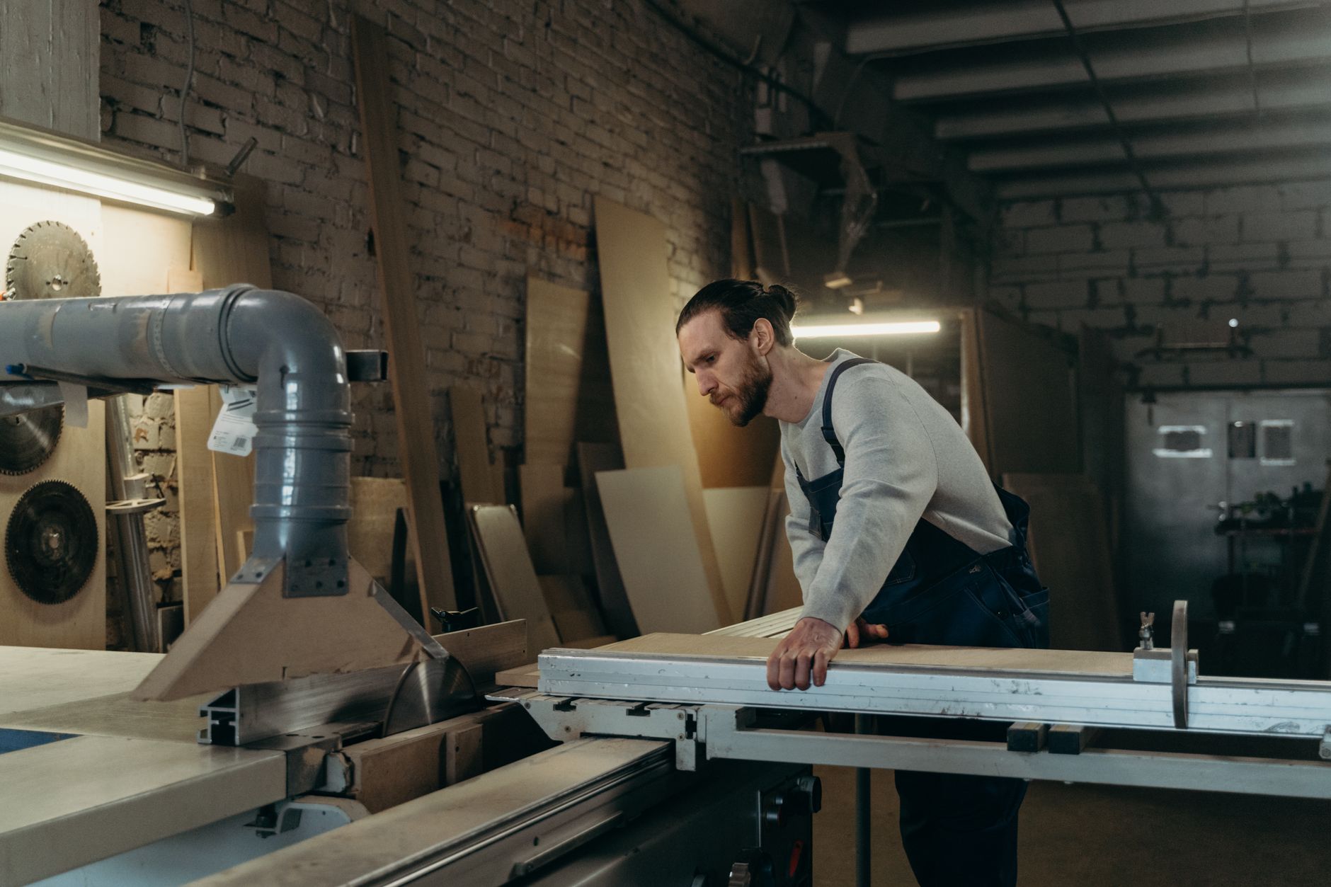 Panel Ebatlama (Beam Saw) Makineleri Rehberi: Yatay ve Dikey Modeller