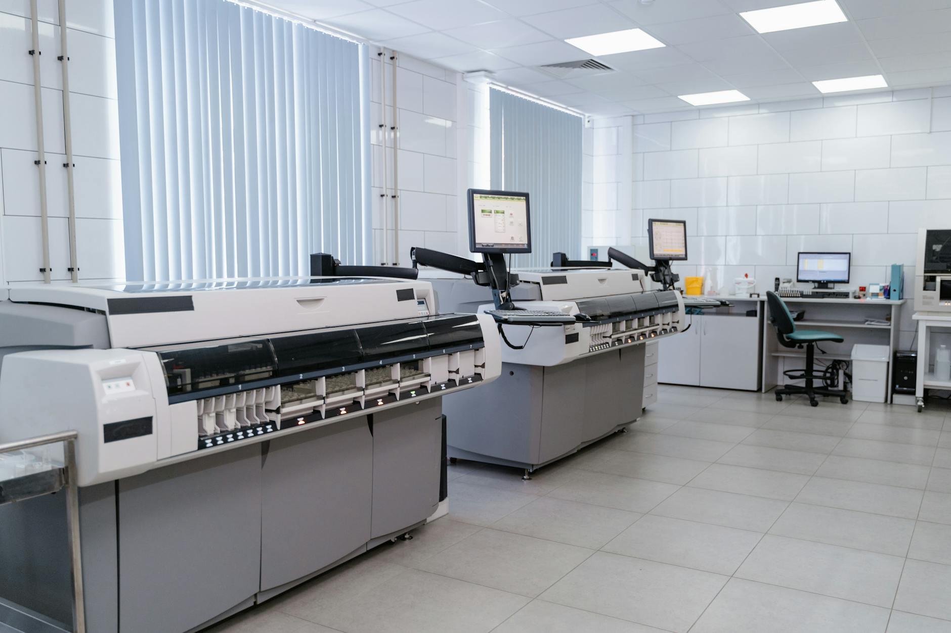 Geniş Format Baskı: Mimaki JV330, Roland TrueVIS, Epson SureColor S ve HP Latex ile Tabela ve Tekstil Üretimi