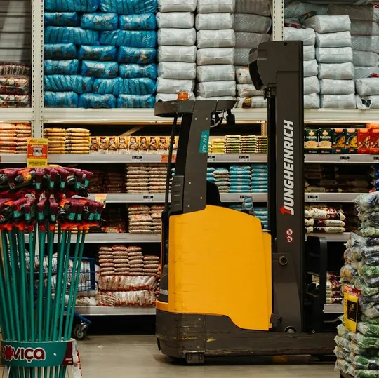 Akülü Forkliftler: Verimliliği Artıran Elektrikli Çözümler