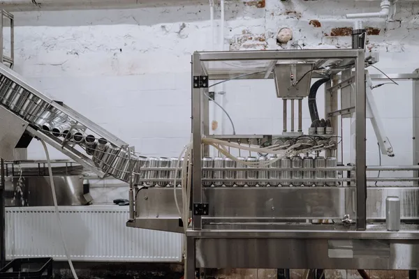 interpack 2026'nın Makine Tarafı: Daralan Fabrika Alanına Sığan Hatlar ve Yapay Zekânın Paketlemeyi Devralışı