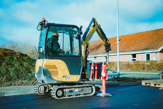 Mini Ekskavatör Pazarında Yeni Dönem: Traktör Markalarının Çıkışı ve 2026'da Kompakt Segmentin Büyüme Hikâyesi