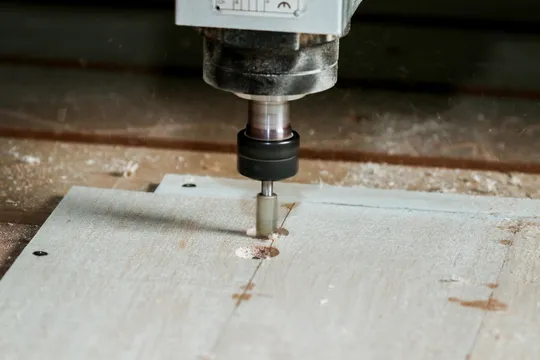 CNC Ahşap İşleme Merkezleri Rehberi: 3-4-5 Eksen, Markalar ve Seçim Kriterleri