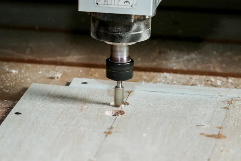 CNC Ahşap İşleme Merkezleri Rehberi: 3-4-5 Eksen, Markalar ve Seçim Kriterleri